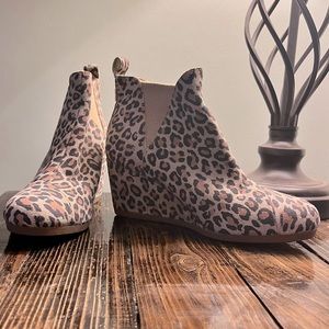 TOMS Leopard Print Suede Wedge Bootie. Size 7.5